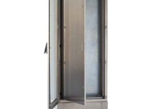 armadio in acciaio inox con un'anta frontale aperta, prodotto SerieEML