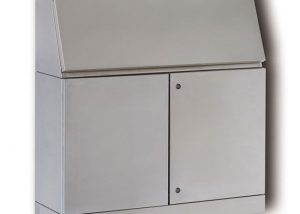 Immagine di un armadio con forma a leggio in acciaio inox con apertura superiore e doppia anta inferiore