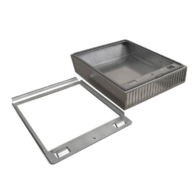 Cuffie di protezione inox aperta, una scatola in acciaio inox con grata di ventilazione frontale