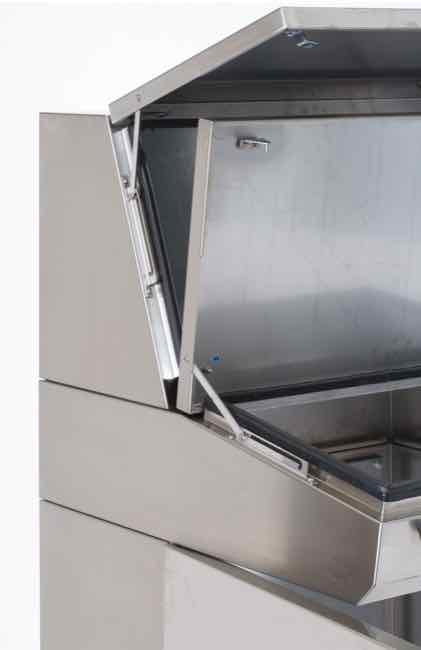 immagine di un armadio a leggìo in acciaio inox con tre aperture della serie LE